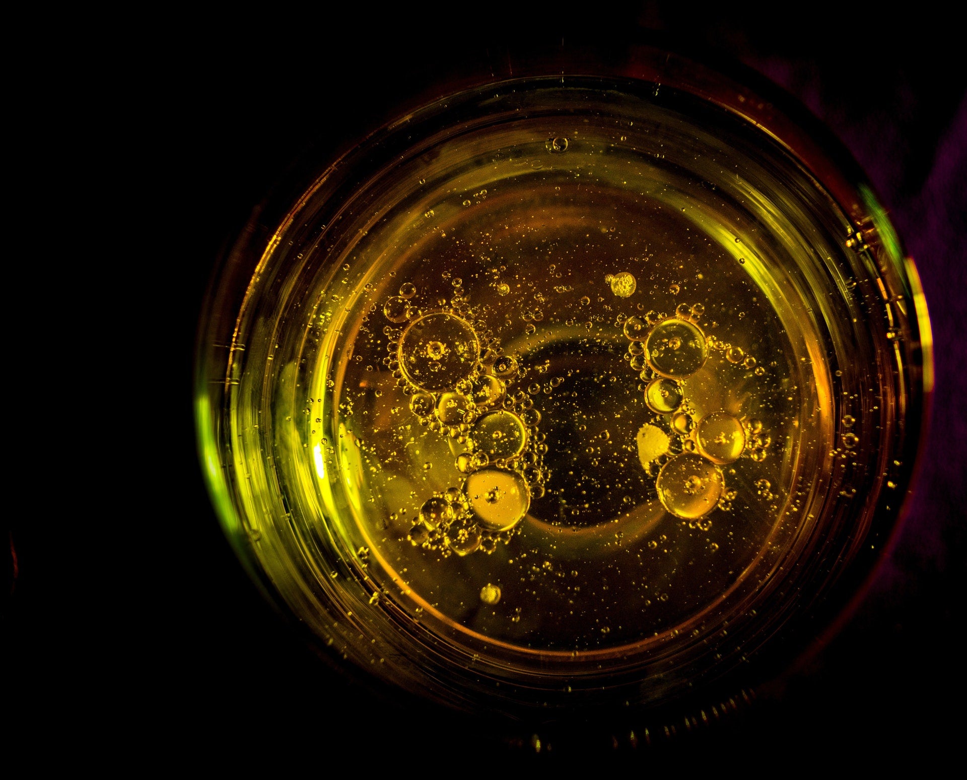 Comedogenic oils that worsen acne-prone skin